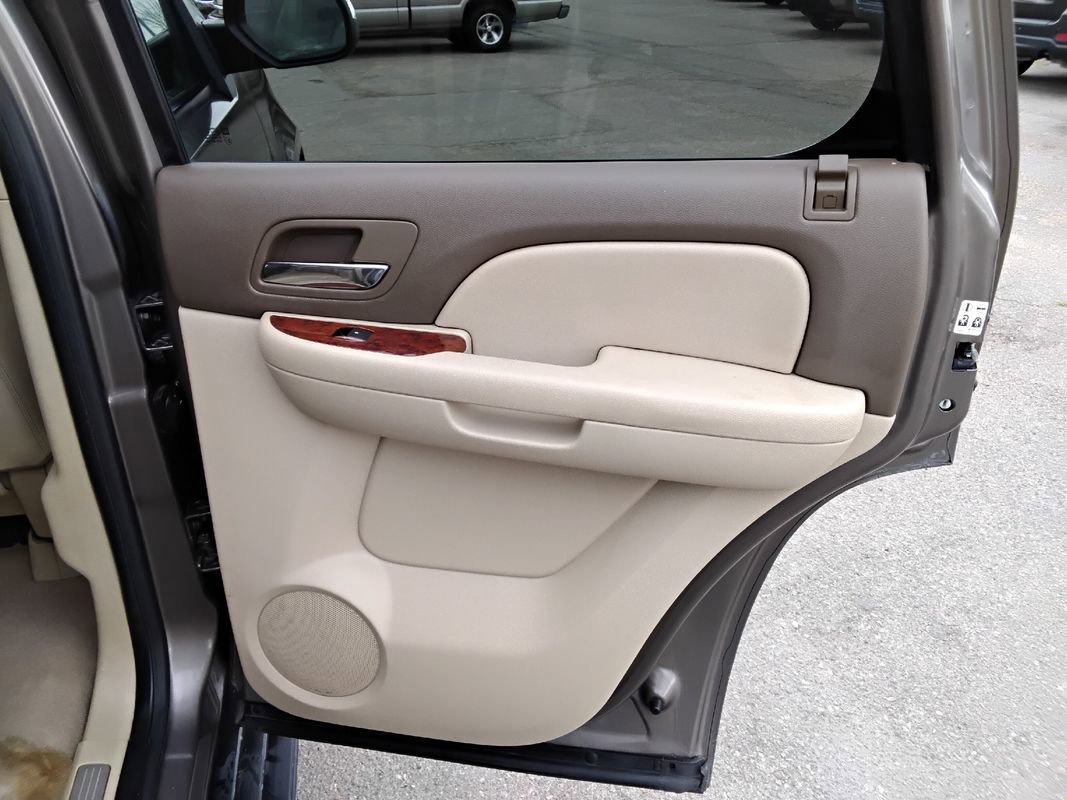Used 2011 Chevrolet Tahoe LTZ image 17