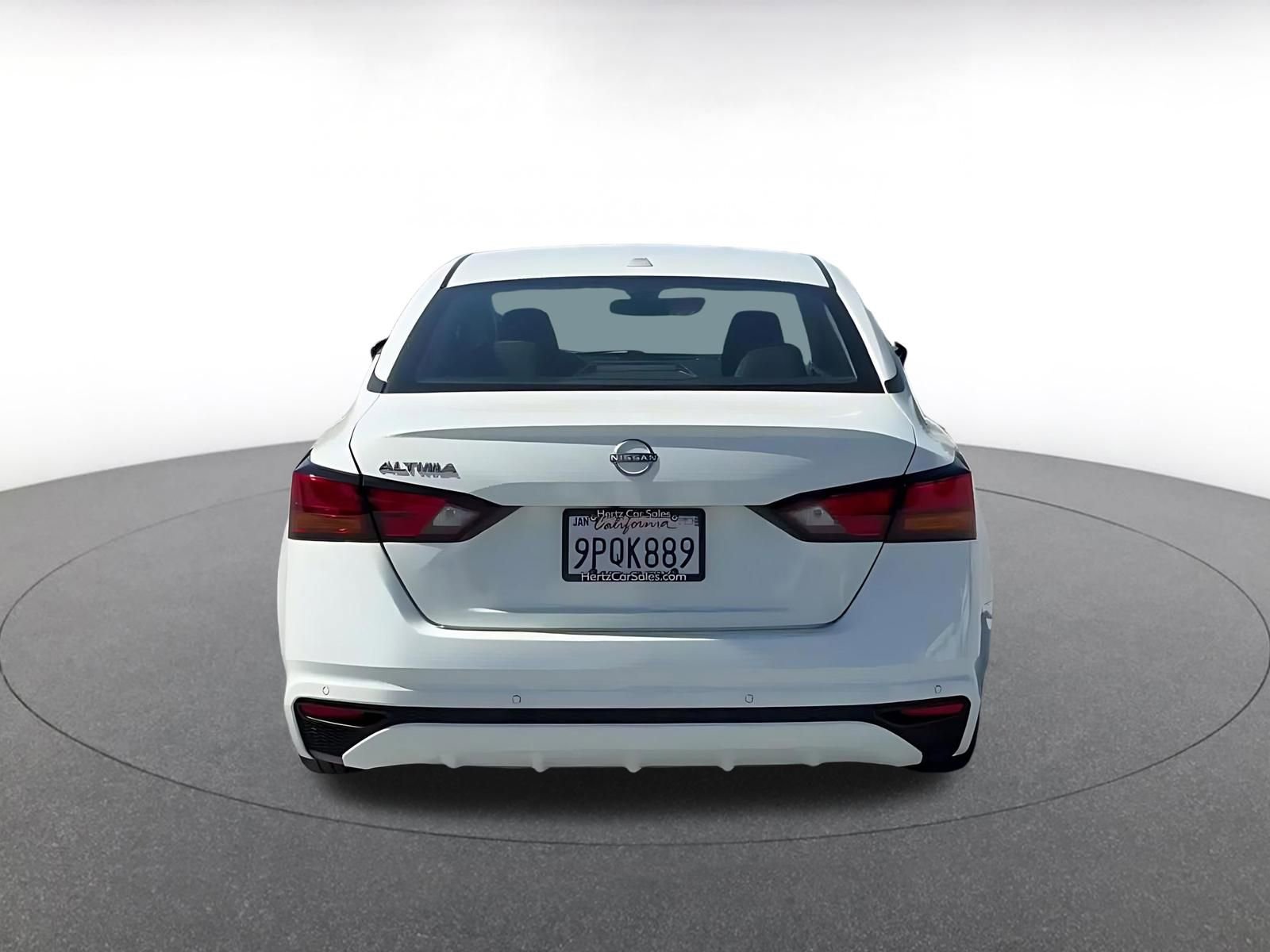 Used 2025 Nissan Altima 2.5 SV FWD image 12