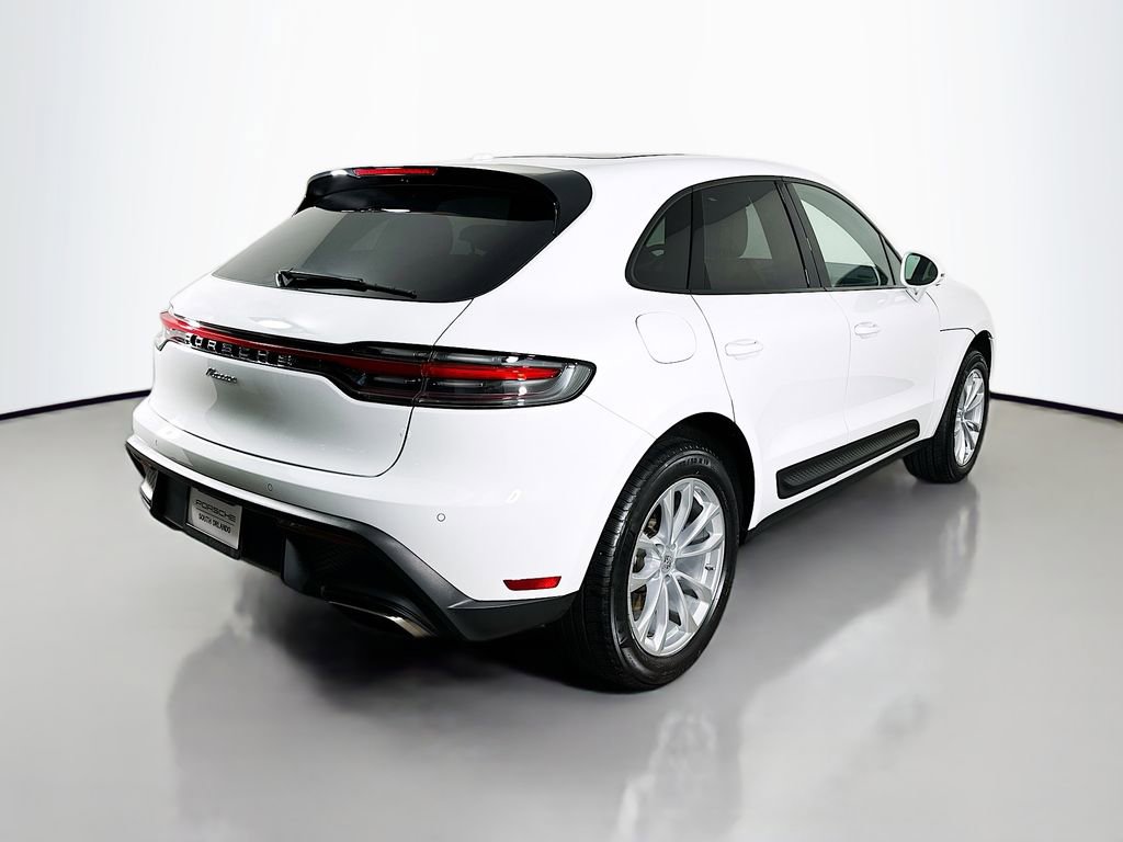 Used 2025 Porsche Macan image 9