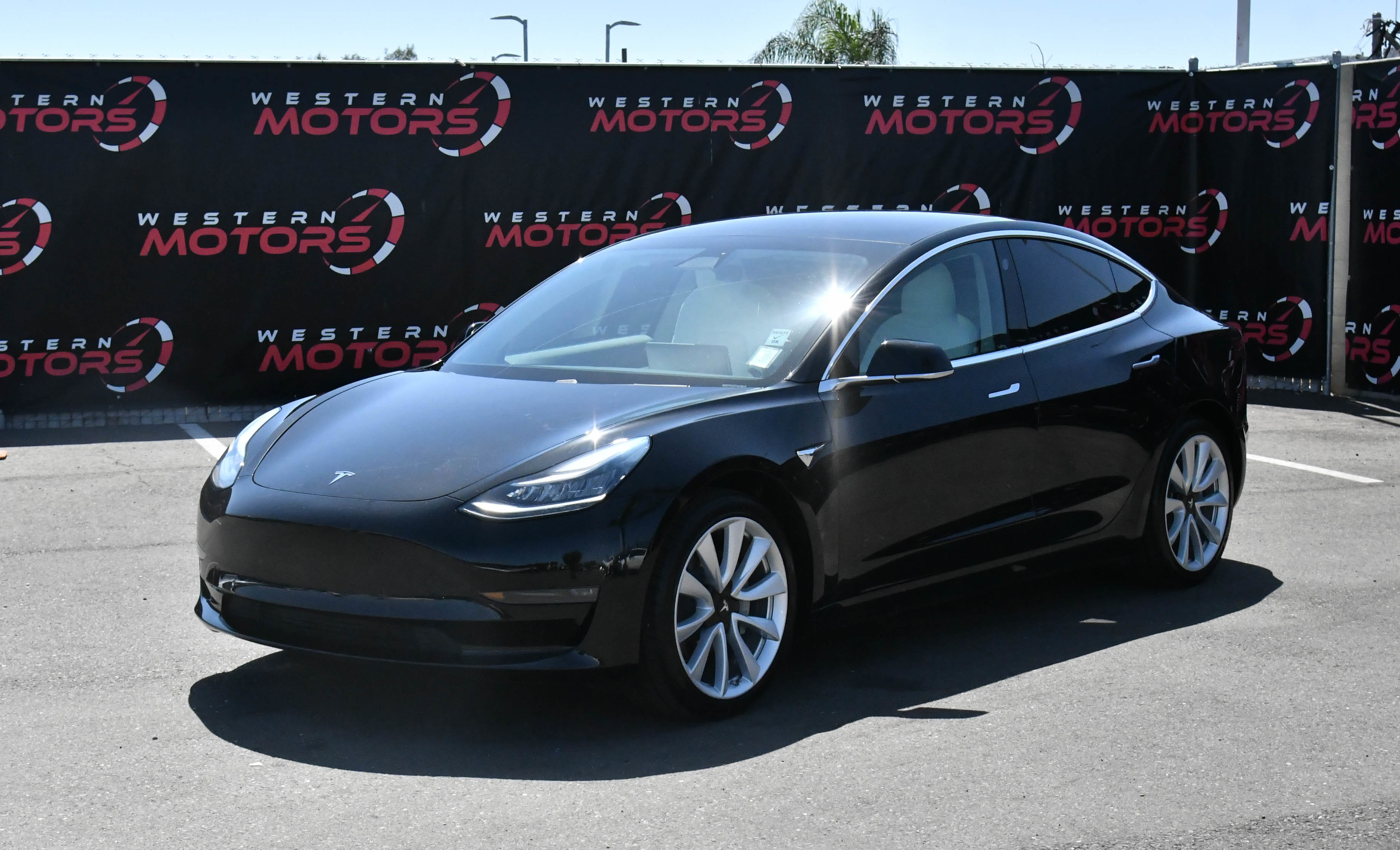 Used 2018 Tesla Model 3 Long Range image 3