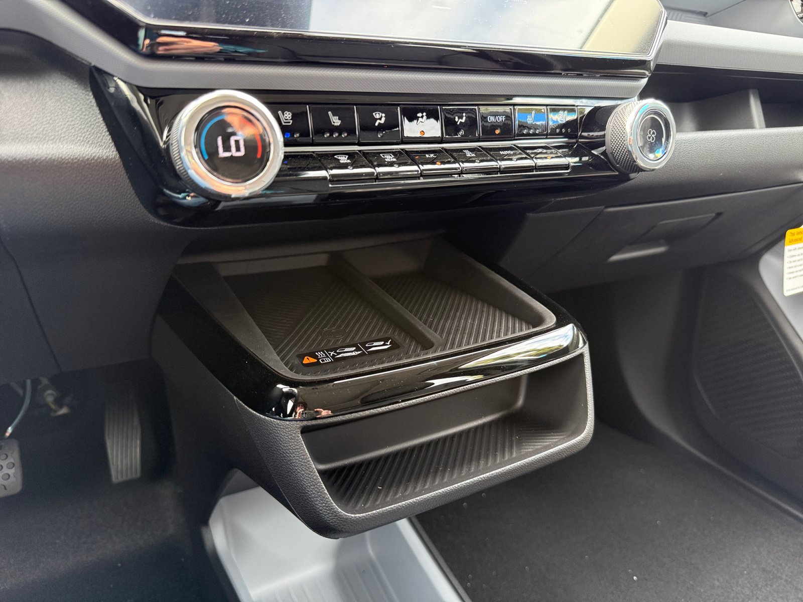 New 2027 Chevrolet Bolt RS w/ Super Cruise Package FWD image 13