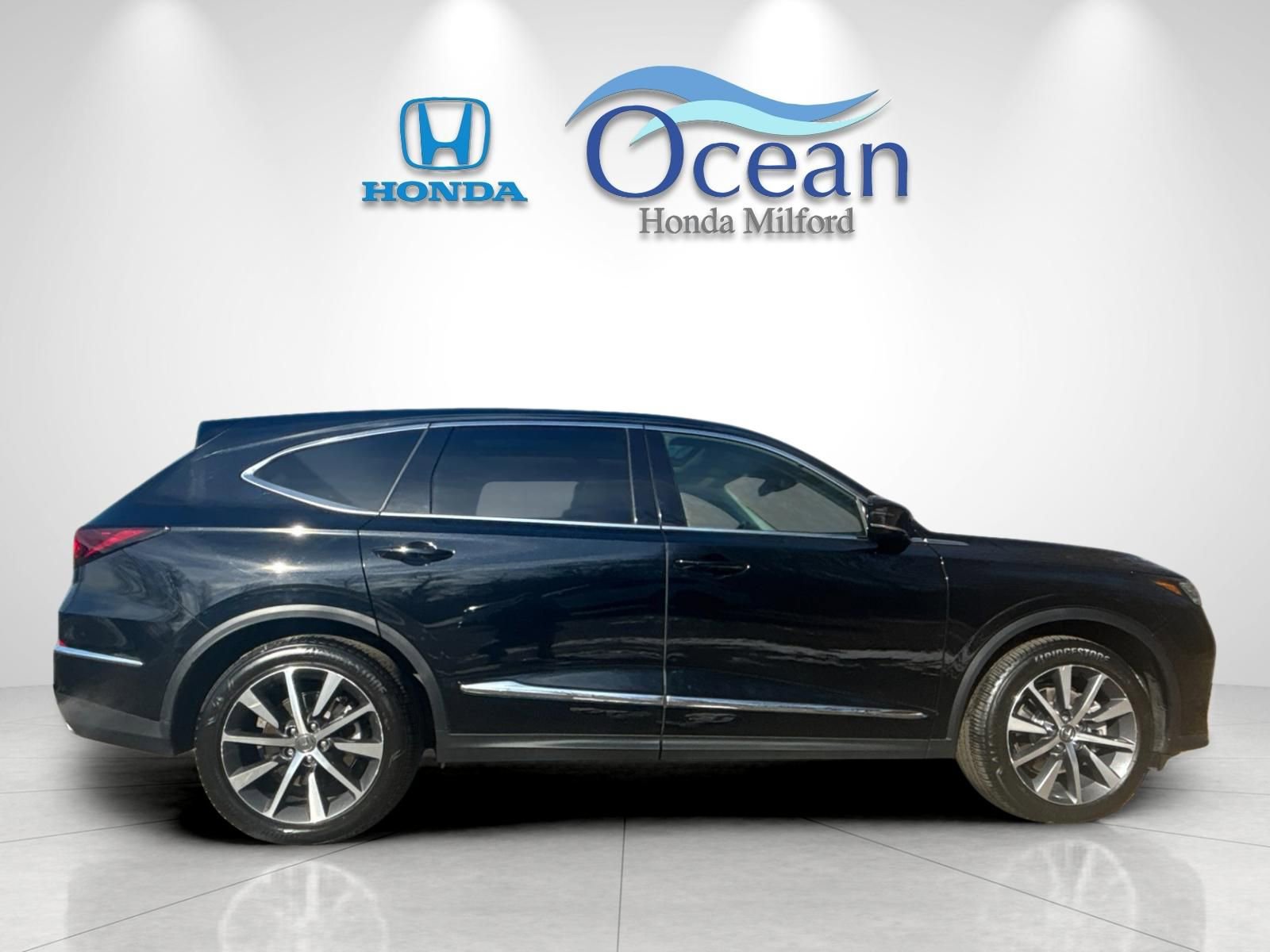 Used 2026 Acura MDX SH-AWD w/ Technology Package image 2