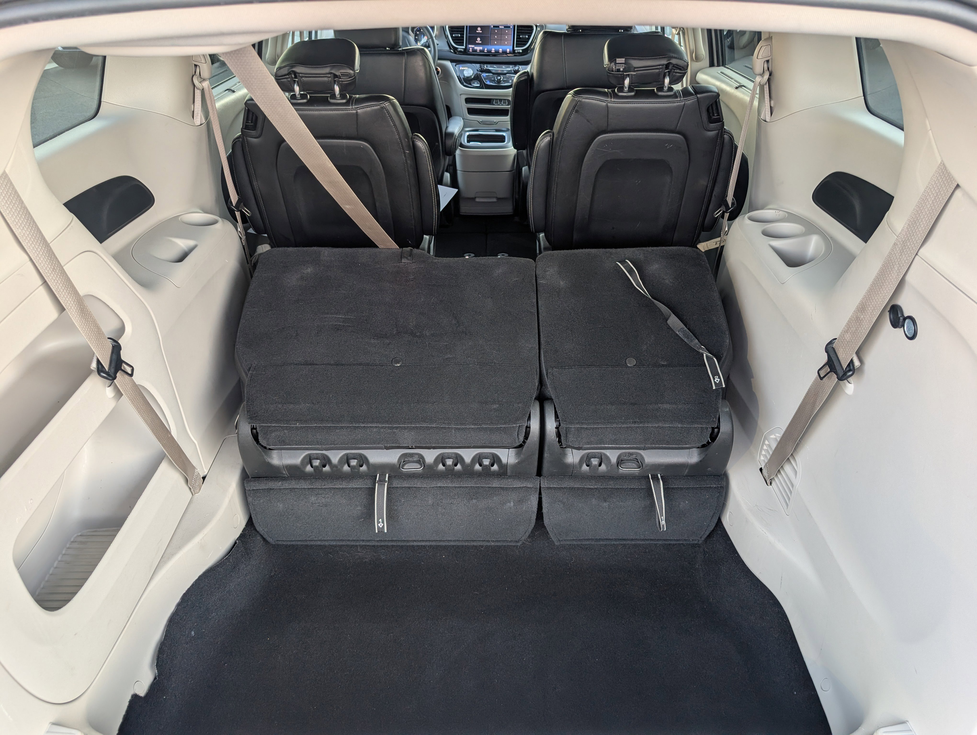 Used 2024 Chrysler Pacifica Touring-L image 14