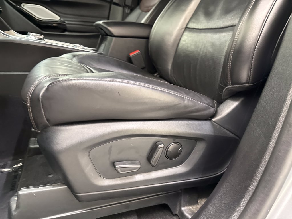 Used 2023 Ford Explorer Platinum w/ Technology Package AWD/4WD image 15