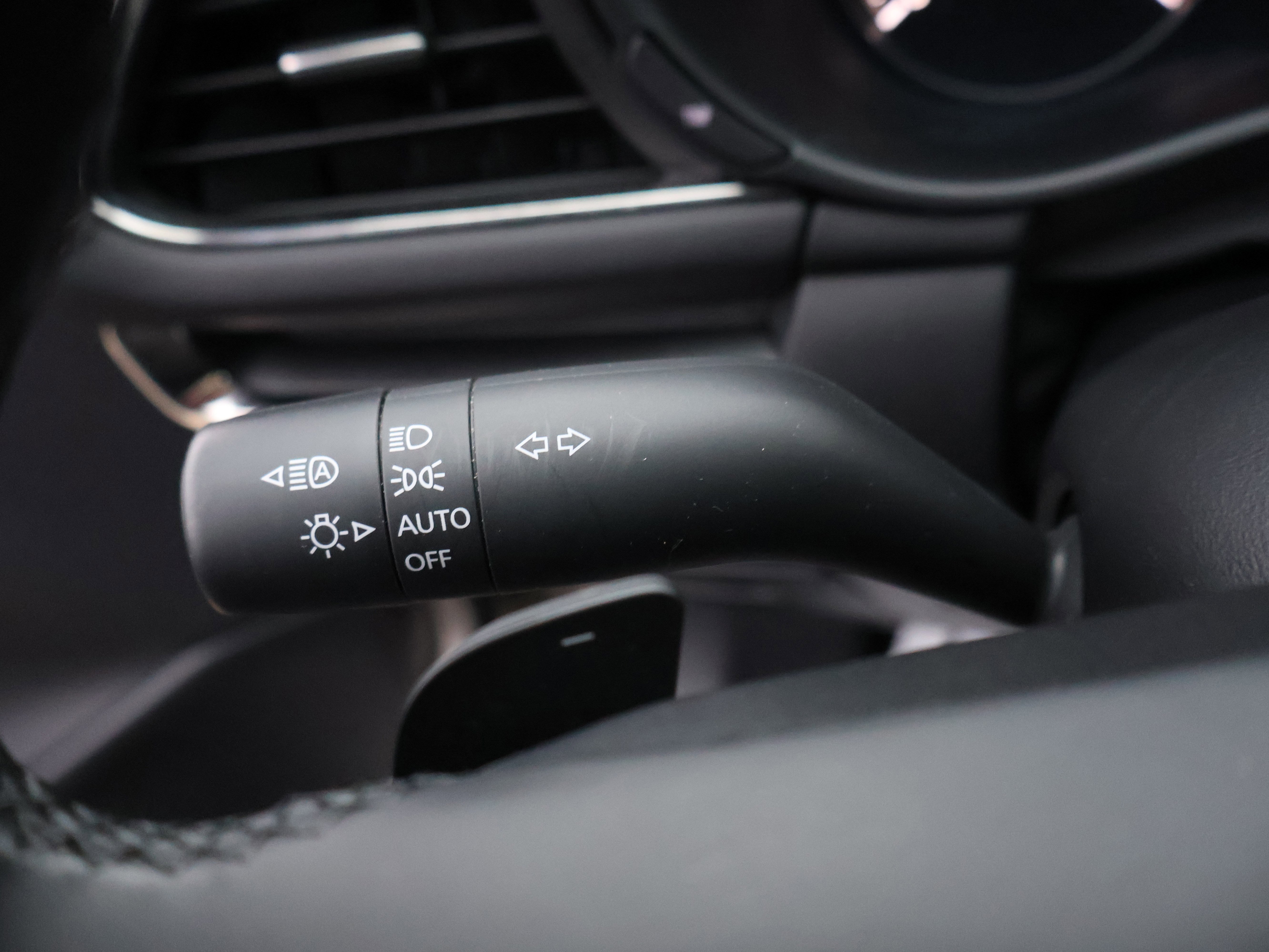 Used 2023 MAZDA MAZDA3 Hatchback w/ Appearance Package image 33