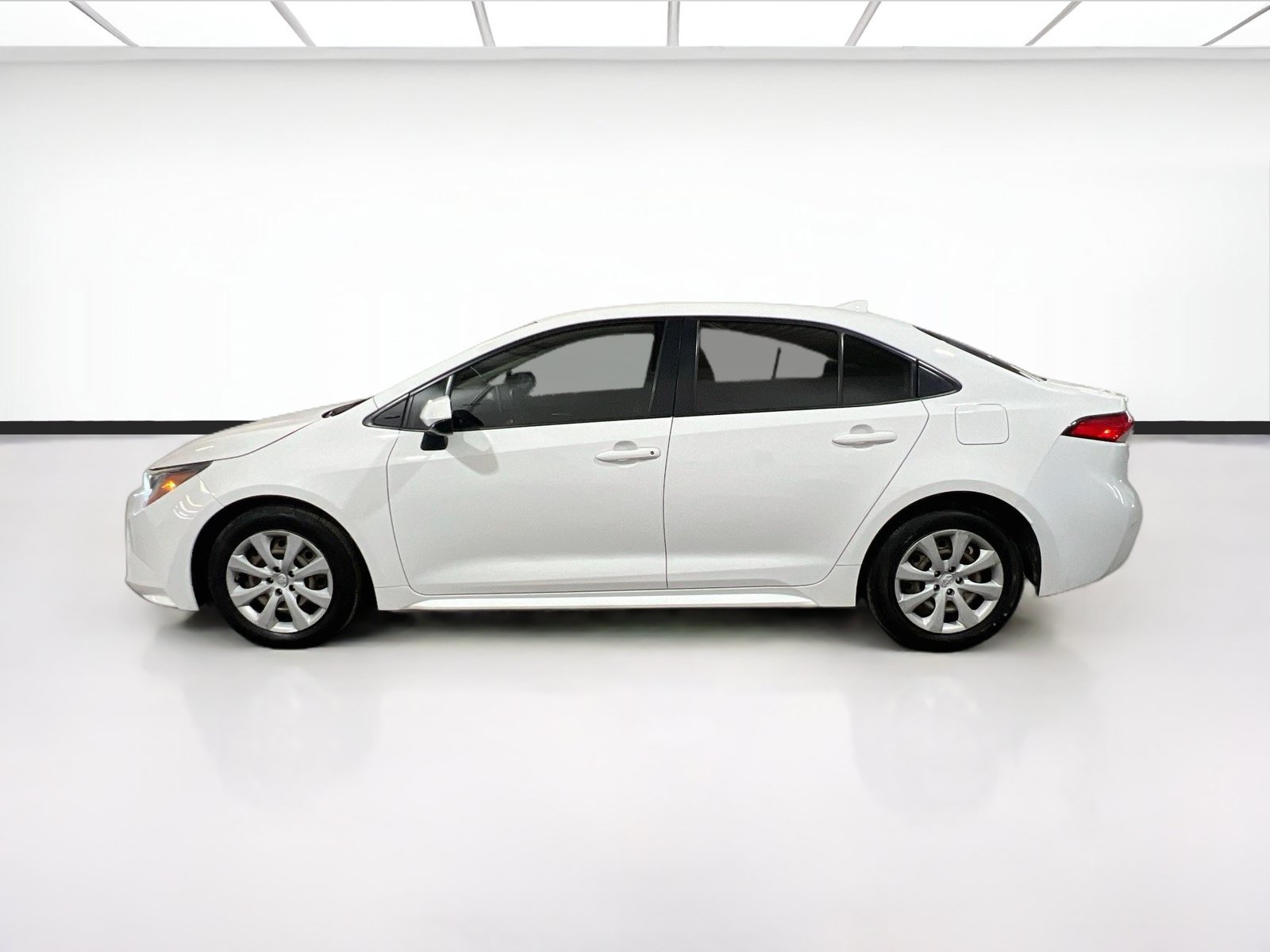 Used 2020 Toyota Corolla LE w/ Carpet Mat Package (TMS) FWD image 21