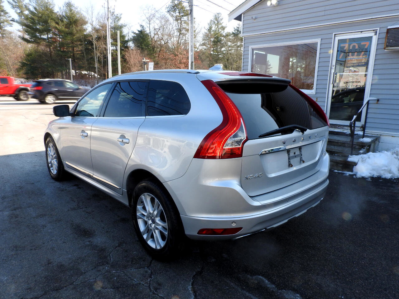 Used 2016 Volvo XC60 T5 Platinum w/ Climate Package AWD/4WD image 3
