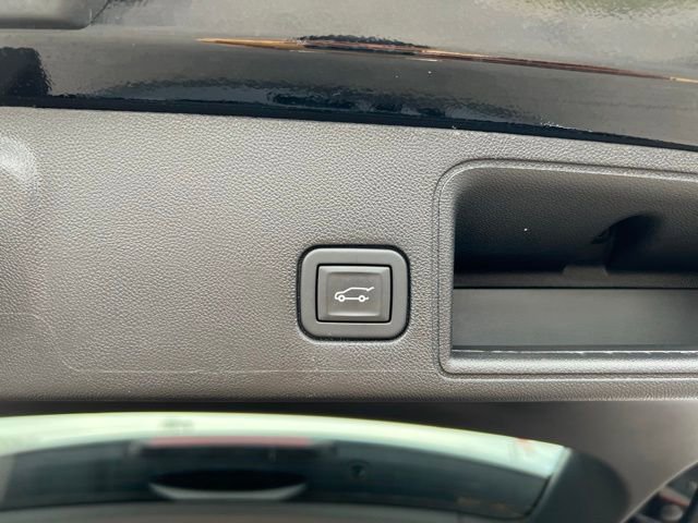 Certified 2024 GMC Terrain Denali w/ Denali Premium Package AWD/4WD image 31