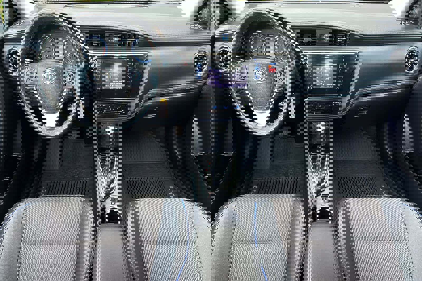 Used 2018 Toyota Corolla SE FWD image 3