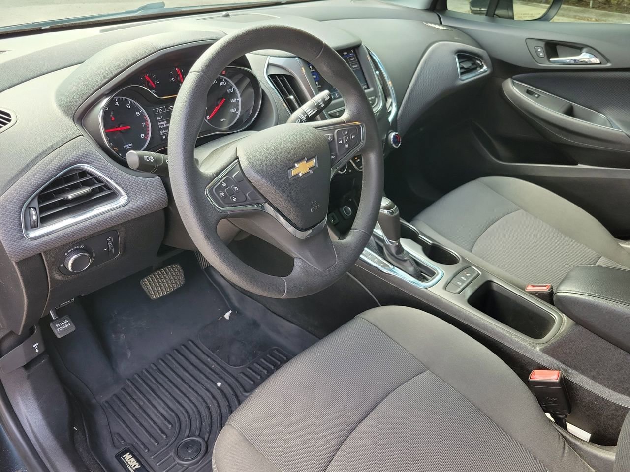 Used 2019 Chevrolet Cruze LT w/ Convenience Package image 14