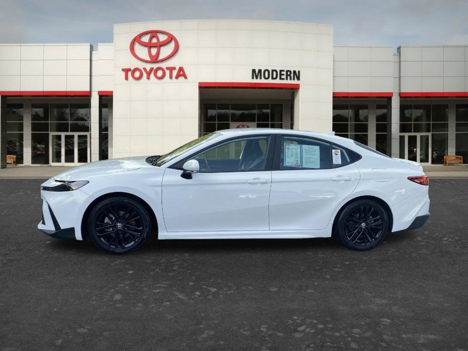 Used 2025 Toyota Camry SE FWD image 8