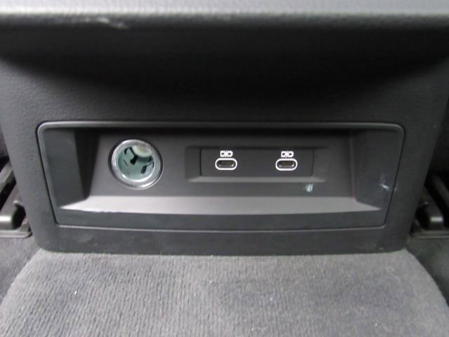 Used 2022 Audi Q8 Premium image 32