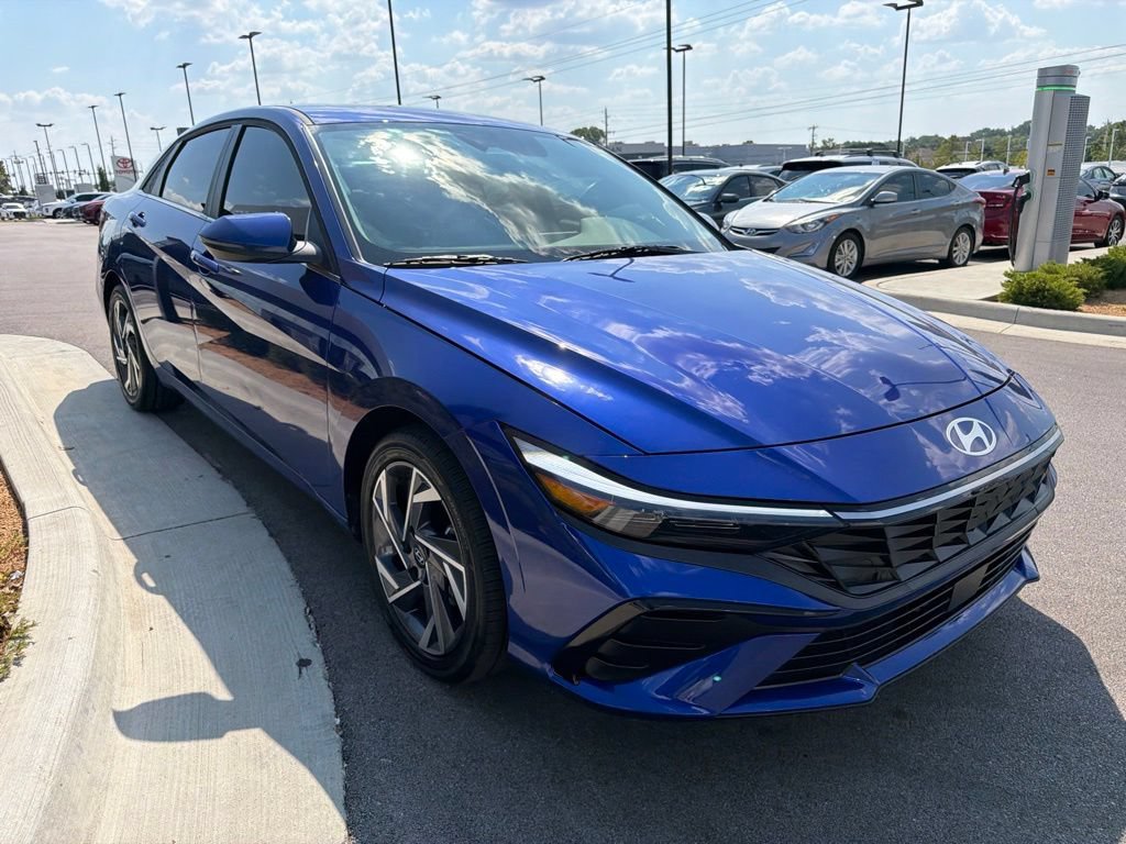Certified 2026 Hyundai Elantra Limited FWD image 19