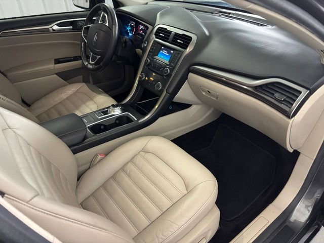 Used 2017 Ford Fusion SE image 25