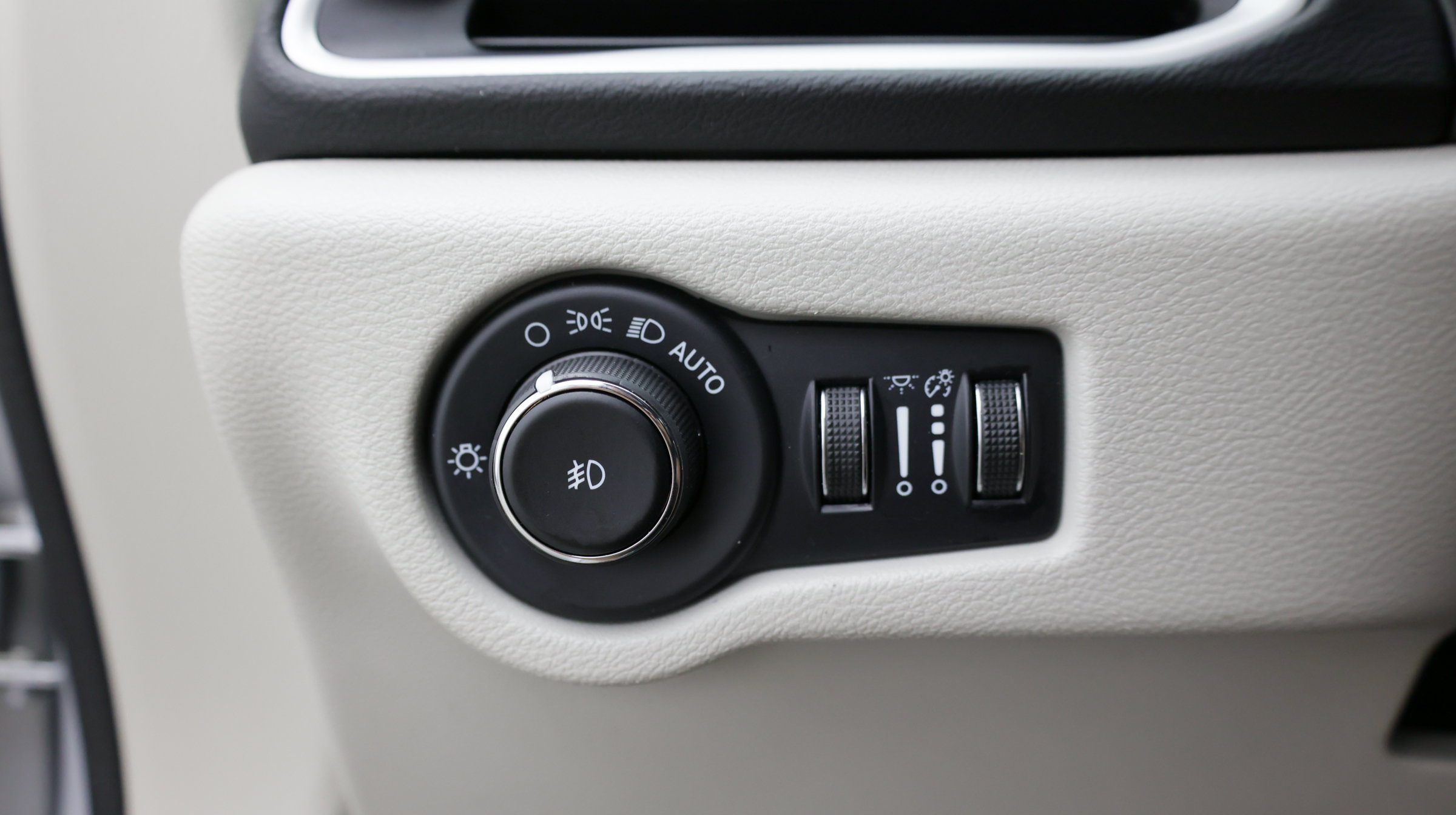 Used 2023 Chrysler Pacifica Touring-L FWD image 19