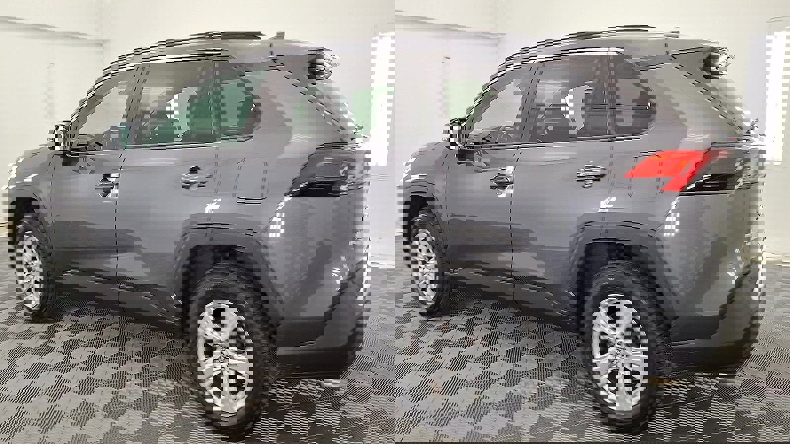 Used 2020 Toyota RAV4 XLE image 2