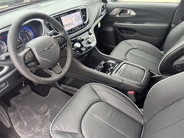 New 2026 Chrysler Pacifica Limited image 4
