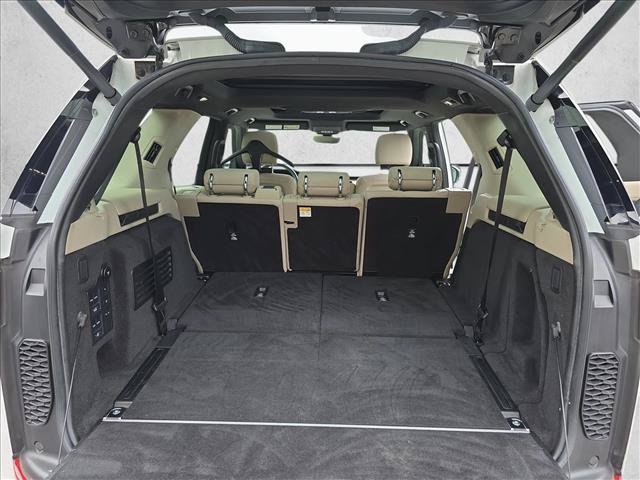 Used 2018 Land Rover Discovery HSE AWD/4WD image 13