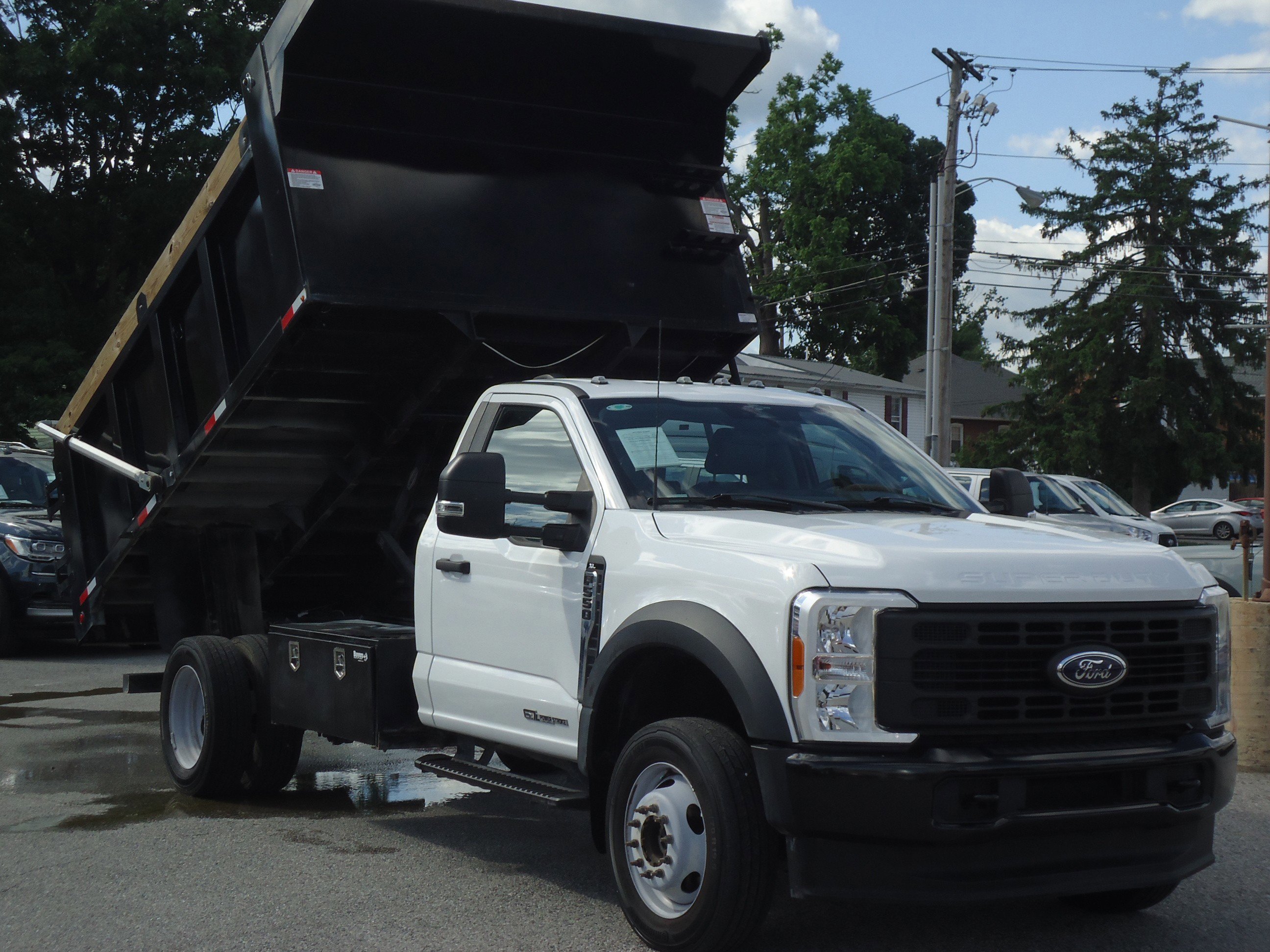 Used 2023 Ford F550 4x4 Regular Cab Super Duty image 1
