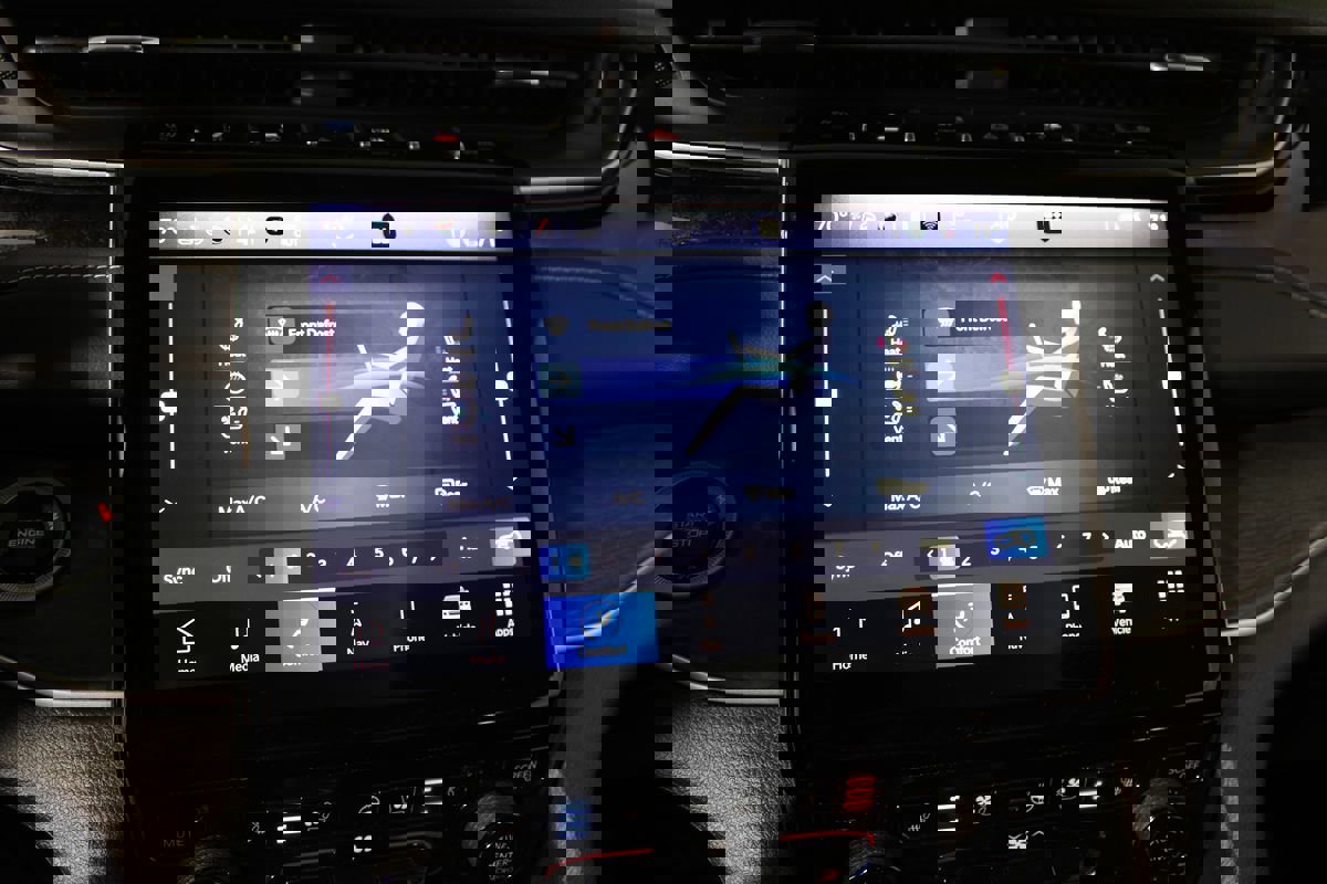 Used 2023 Jeep Grand Cherokee 30th Anniversary image 28