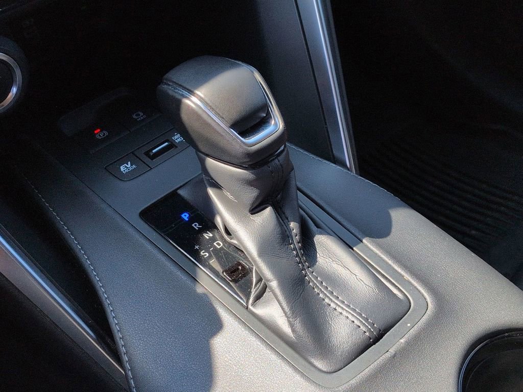 Used 2024 Toyota Venza LE AWD/4WD image 19
