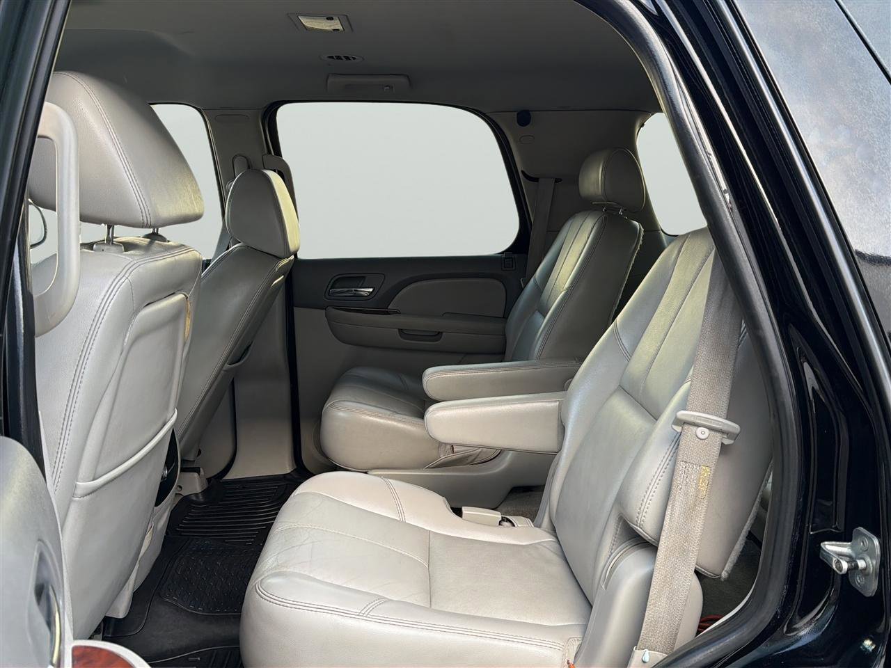 Used 2007 Chevrolet Tahoe LTZ w/ LTZ Preferred Equipment Group AWD/4WD image 17