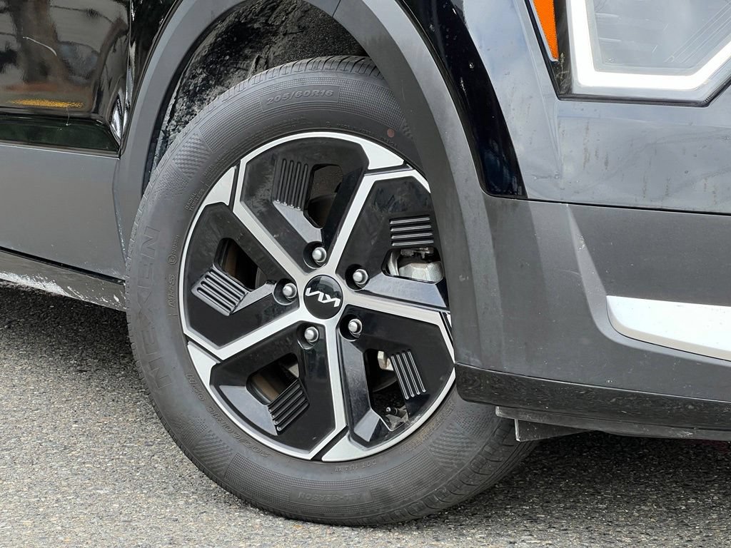 Certified 2025 Kia Niro LX FWD image 2