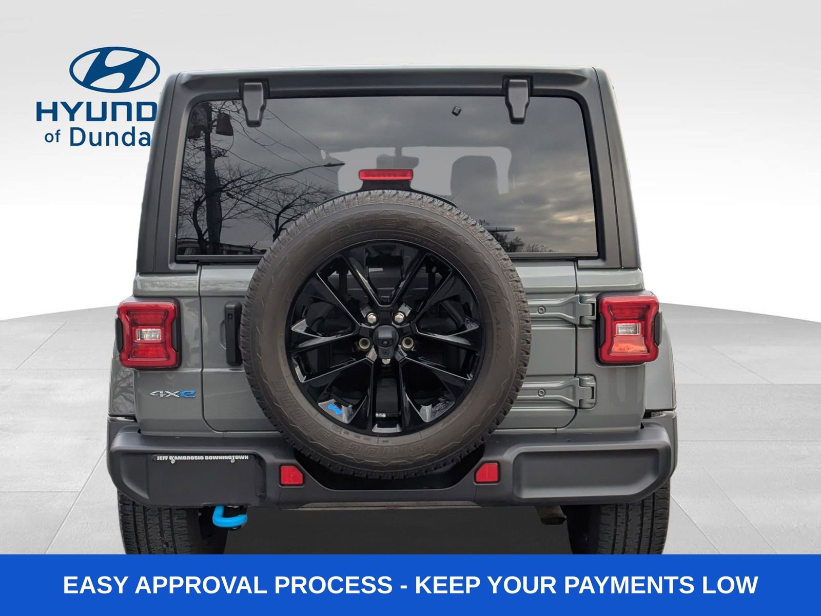 Used 2023 Jeep Wrangler Unlimited Sahara w/ Cold Weather Group image 5