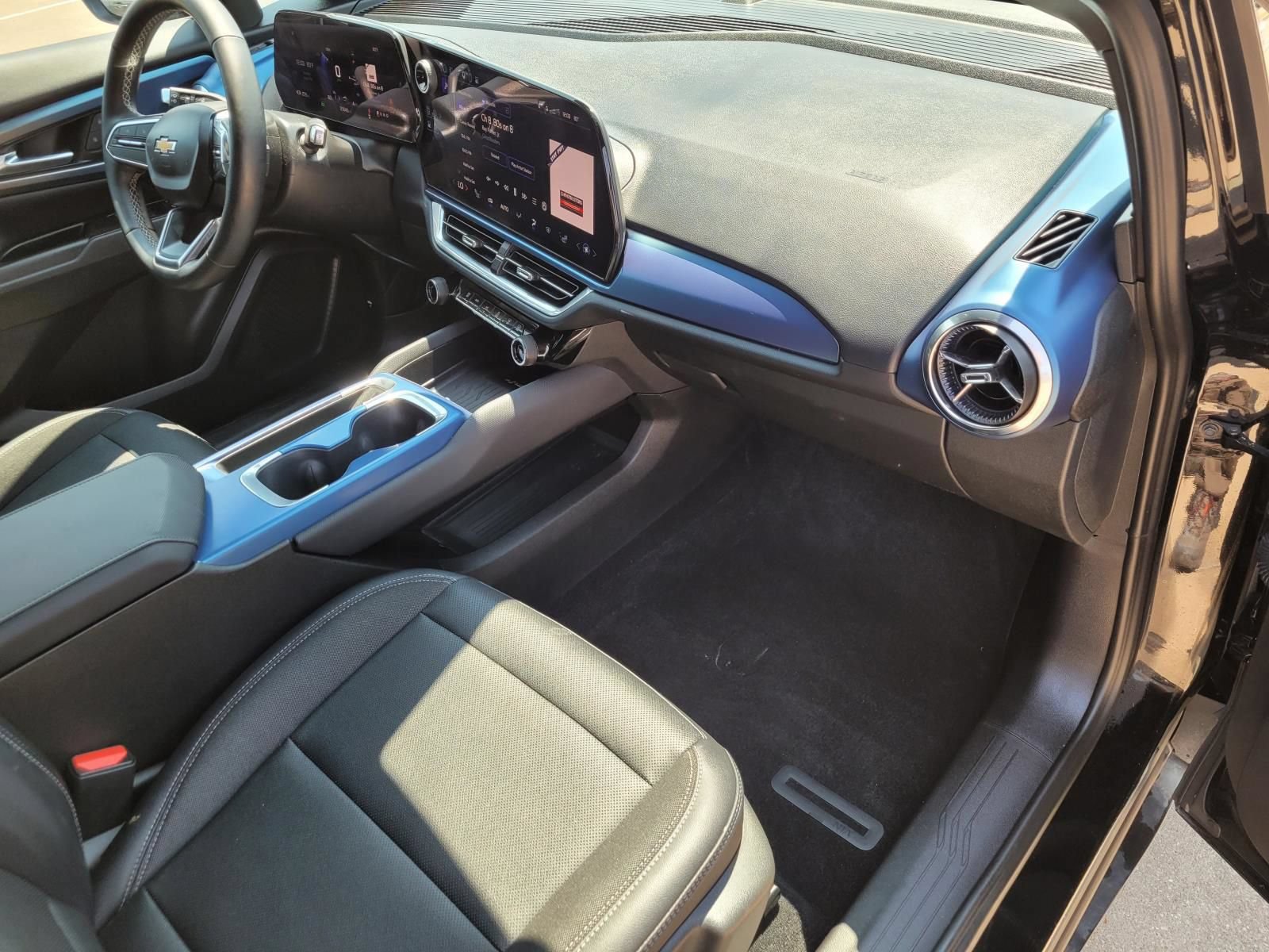 Used 2025 Chevrolet Equinox EV LT w/ Convenience Package FWD image 9