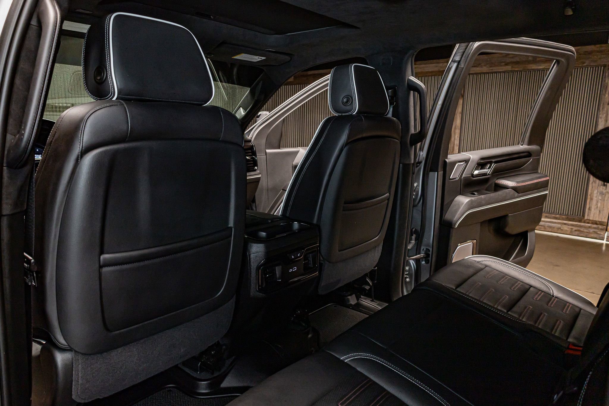 Used 2025 GMC Sierra 2500 AT4X image 25