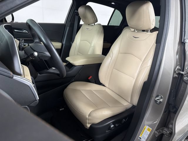 Used 2025 Cadillac XT4 Premium Luxury w/ Cold Weather Package FWD image 17