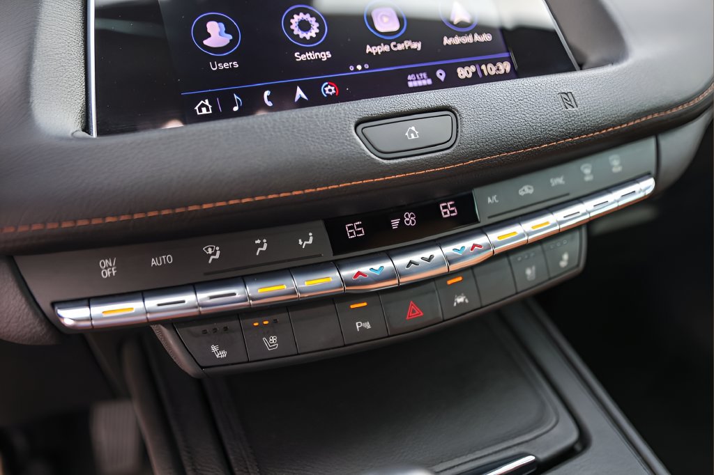 Used 2019 Cadillac XT4 Premium Luxury FWD image 19