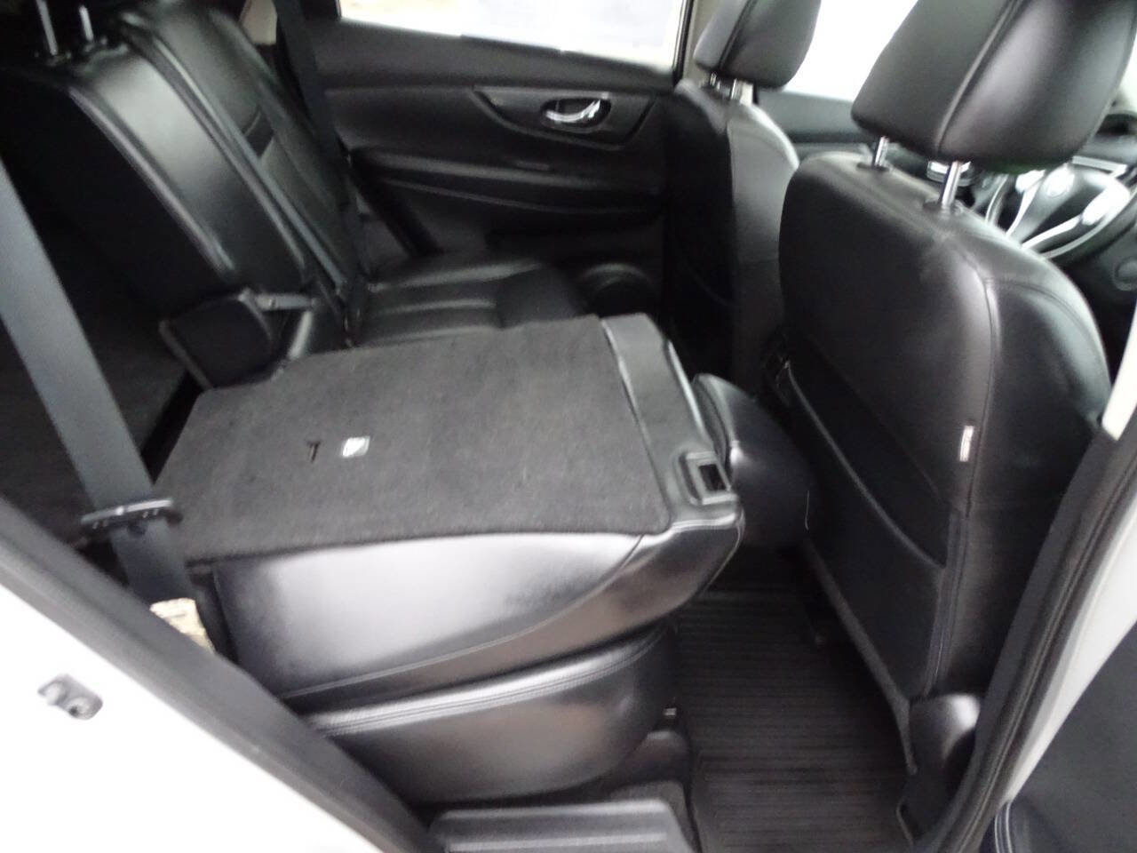 Used 2014 Nissan Rogue SL image 39