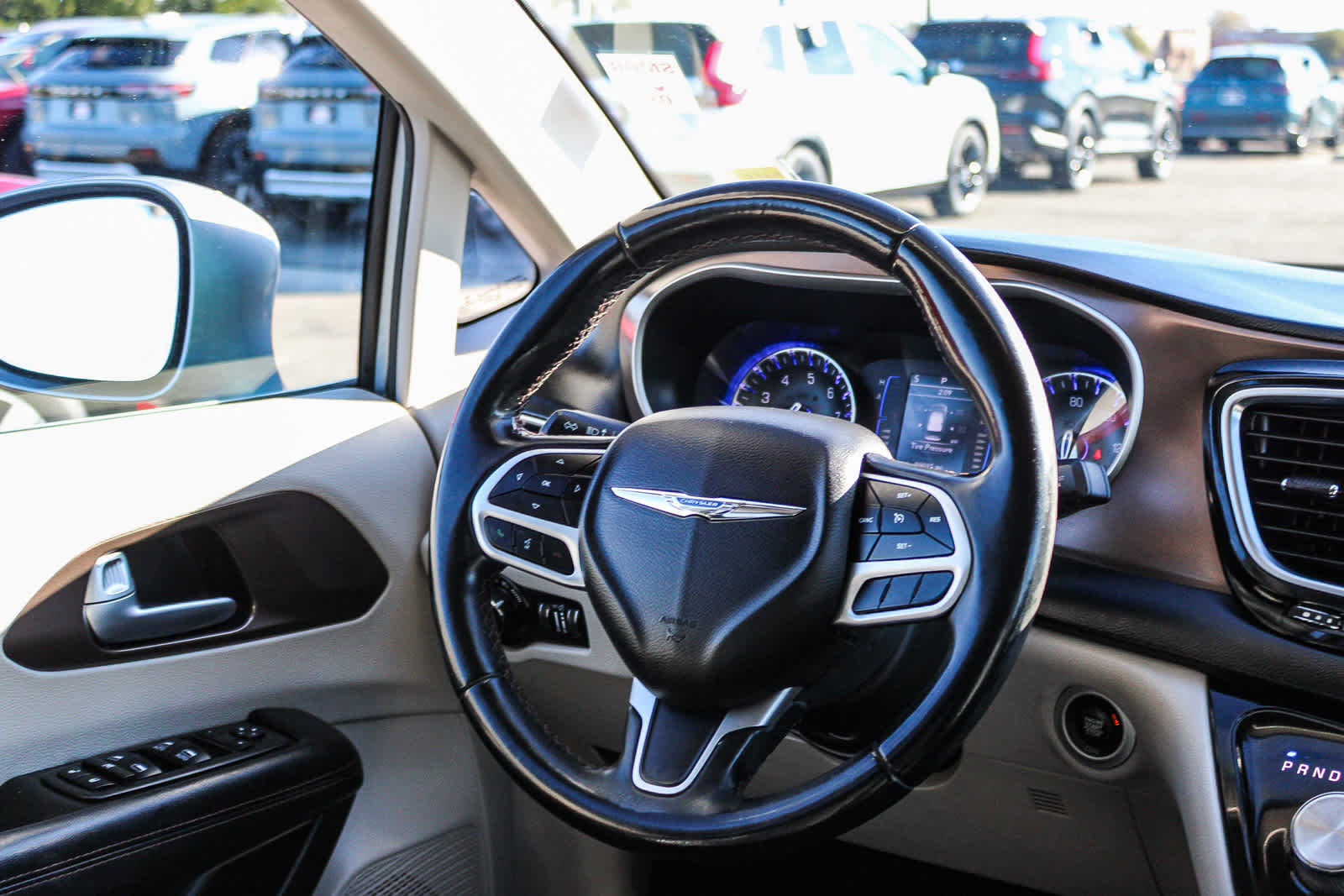 Used 2018 Chrysler Pacifica Touring-L image 15