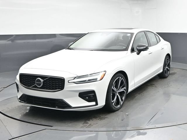 Used 2025 Volvo S60 B5 Plus FWD image 3