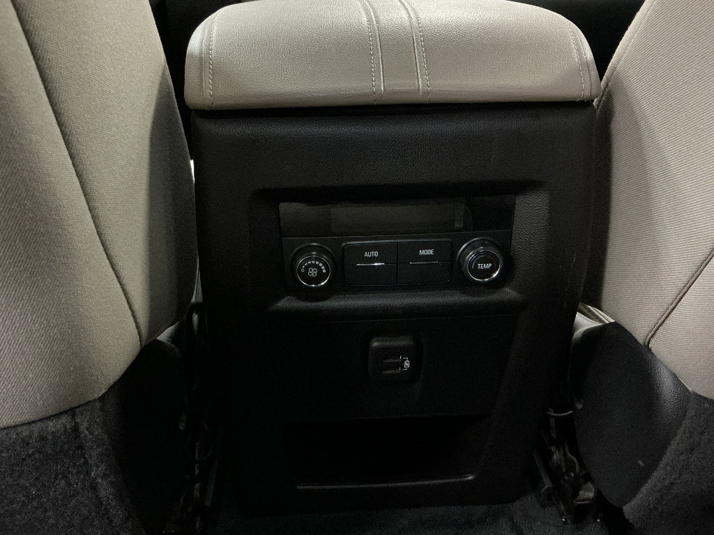 Used 2022 Chevrolet Traverse LS FWD image 29