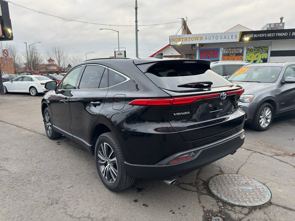 Used 2021 Toyota Venza LE image 4