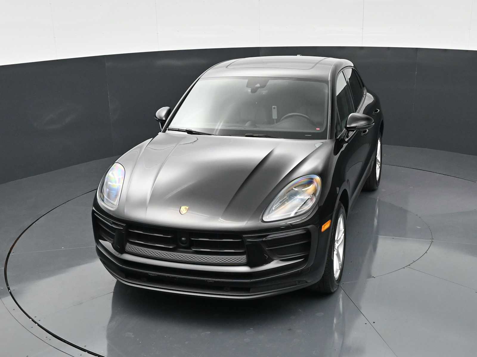Certified 2024 Porsche Macan AWD/4WD image 34