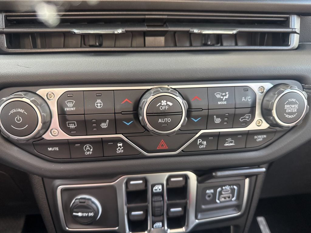 New 2025 Jeep Wrangler Unlimited Sahara AWD/4WD image 24