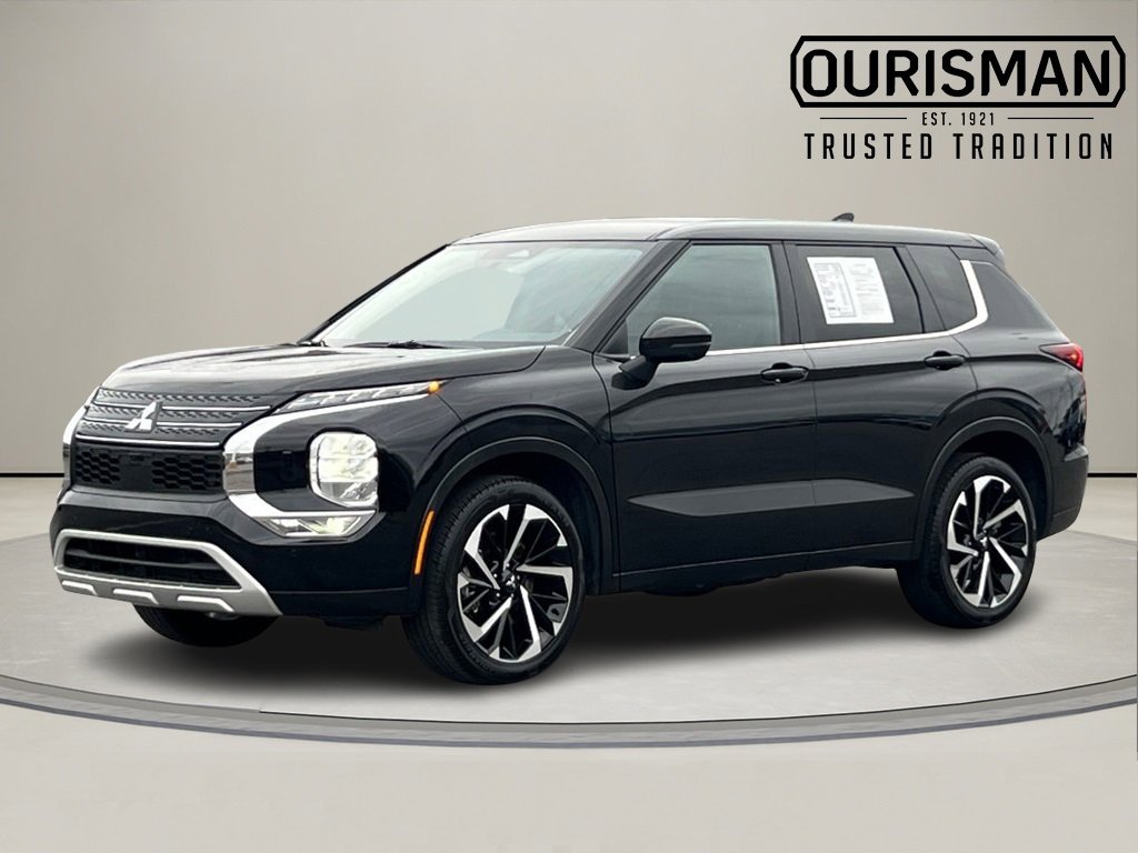 Used 2024 Mitsubishi Outlander SE image 2