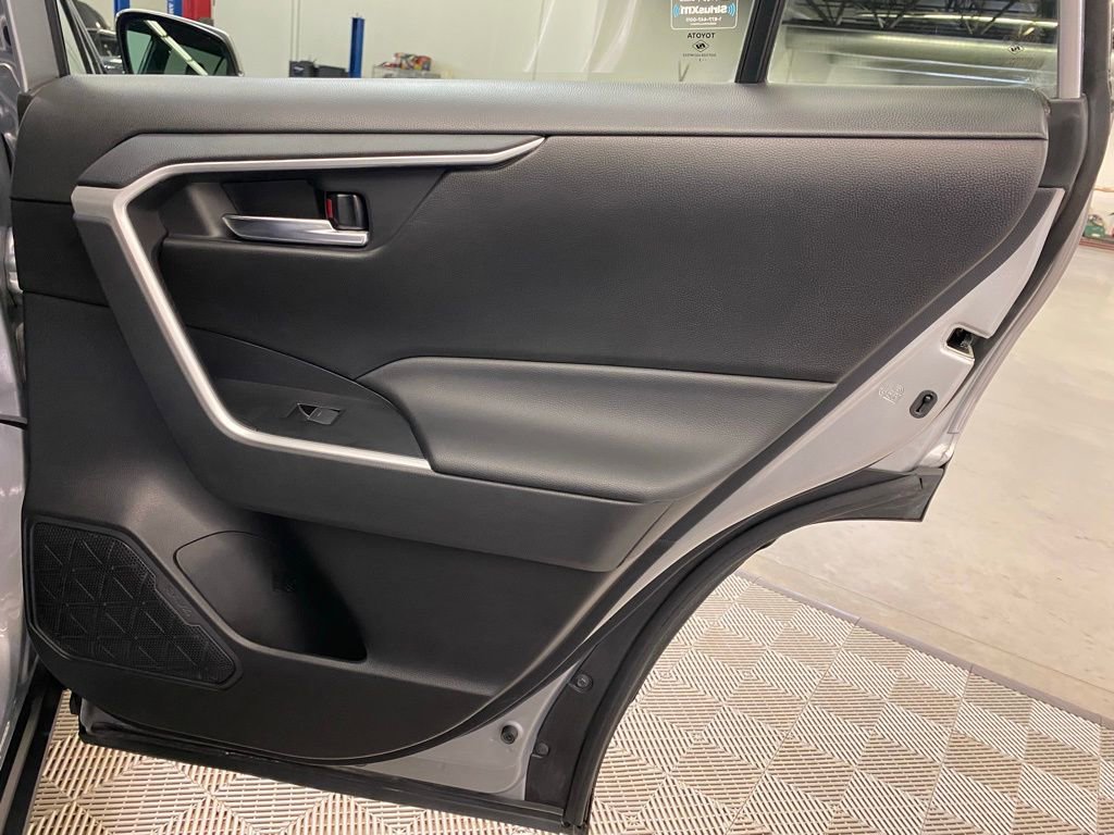 Used 2022 Toyota RAV4 XLE Premium image 15