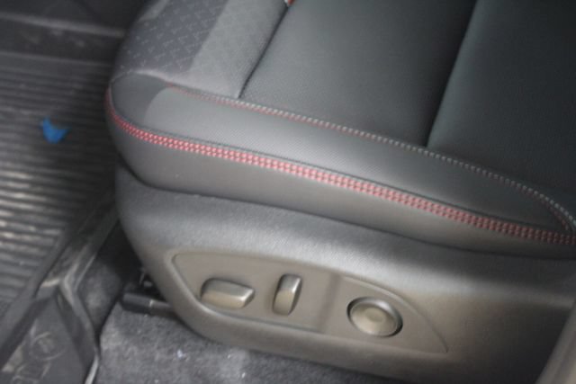 New 2026 Chevrolet Traverse RS w/ LPO, Floor Liner Package AWD/4WD image 15