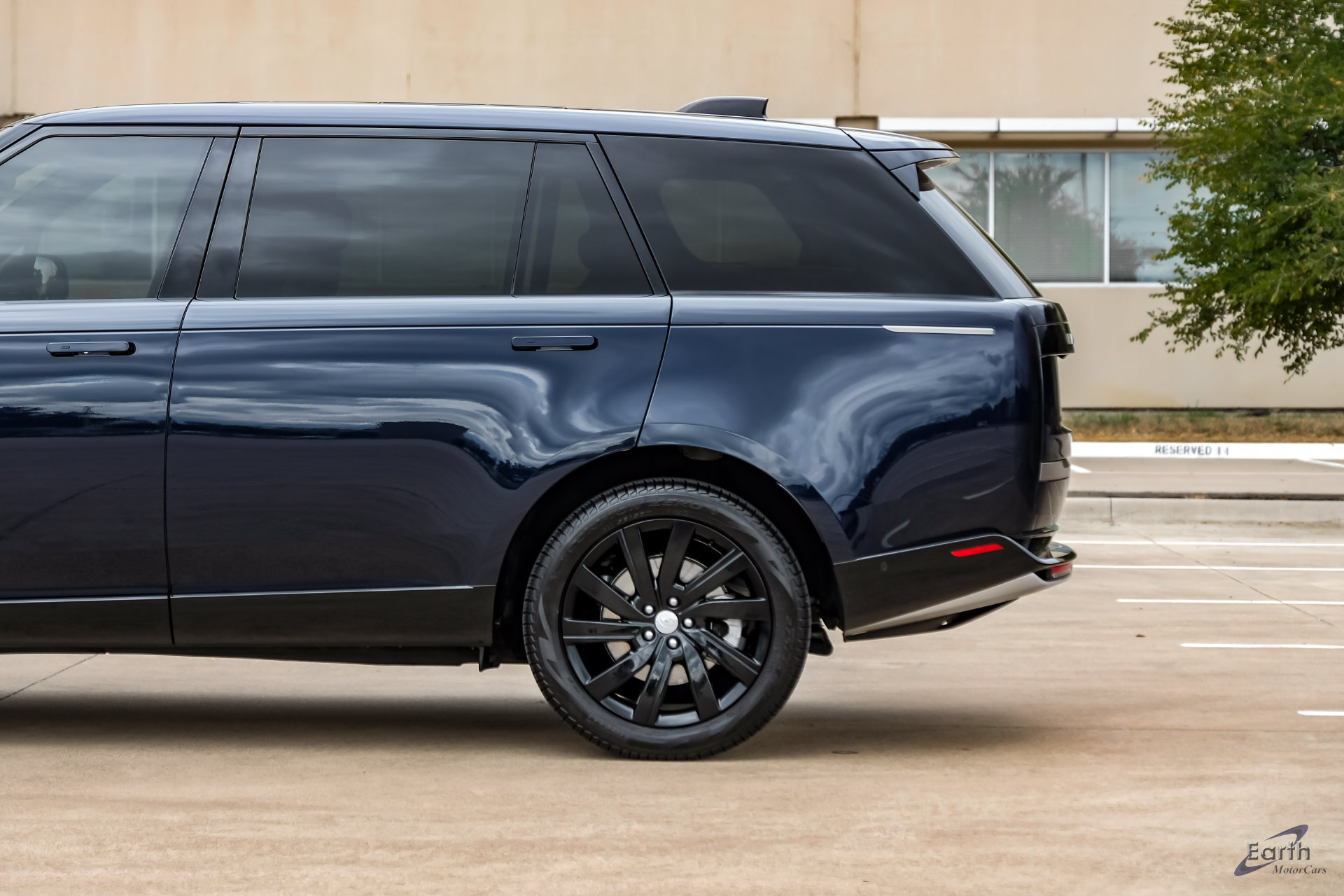 Used 2023 Land Rover Range Rover Long Wheelbase SE AWD/4WD image 9