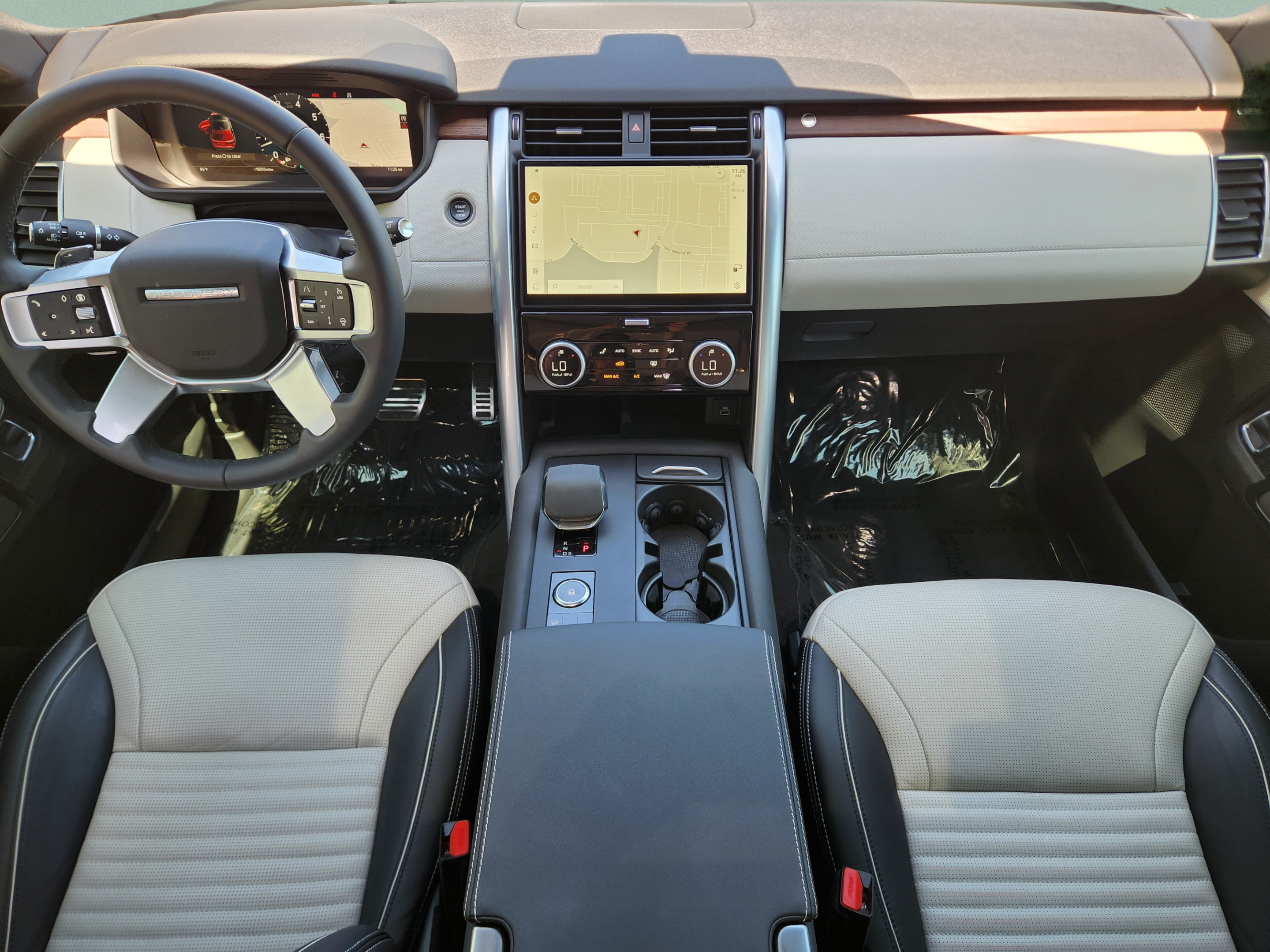 Certified 2024 Land Rover Discovery Dynamic SE AWD/4WD image 24