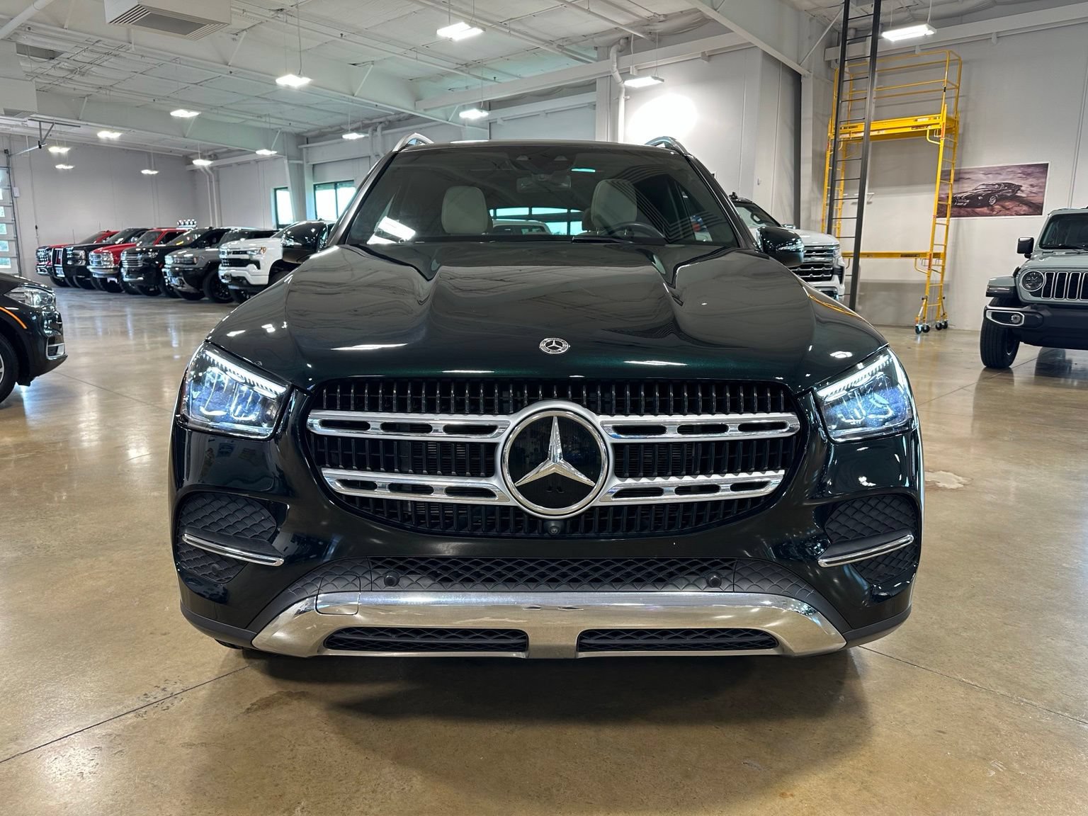 Used 2024 Mercedes-Benz GLE 450e 4MATIC image 2