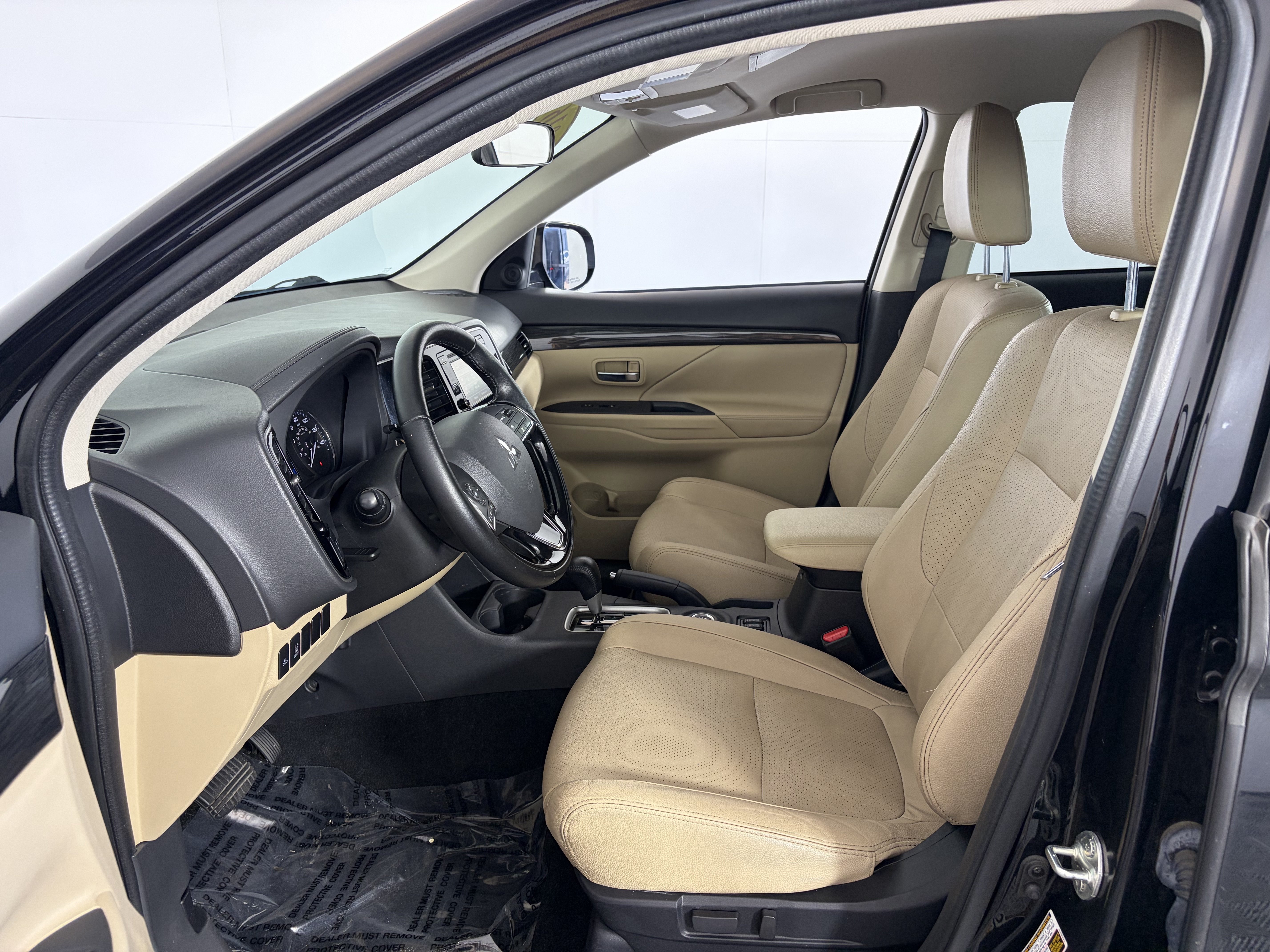 Used 2016 Mitsubishi Outlander SEL AWD/4WD image 6
