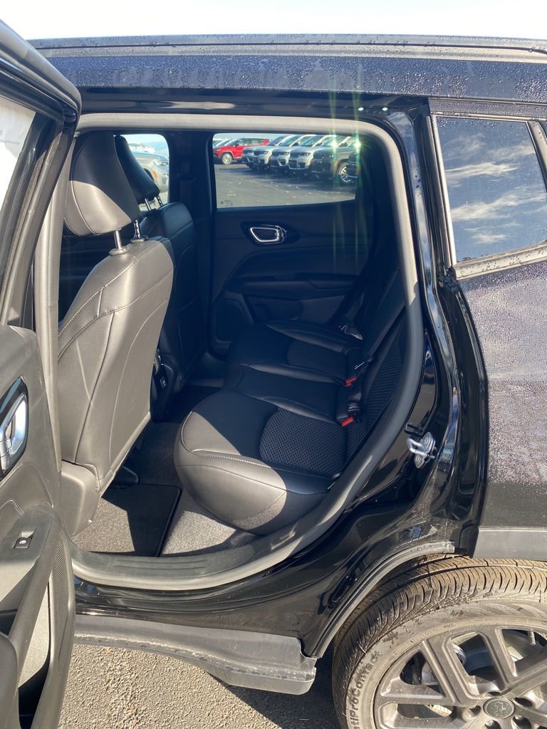 New 2026 Jeep Compass Latitude image 16