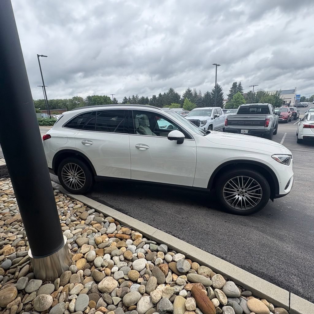 Used 2023 Mercedes-Benz GLC 300 4MATIC image 5