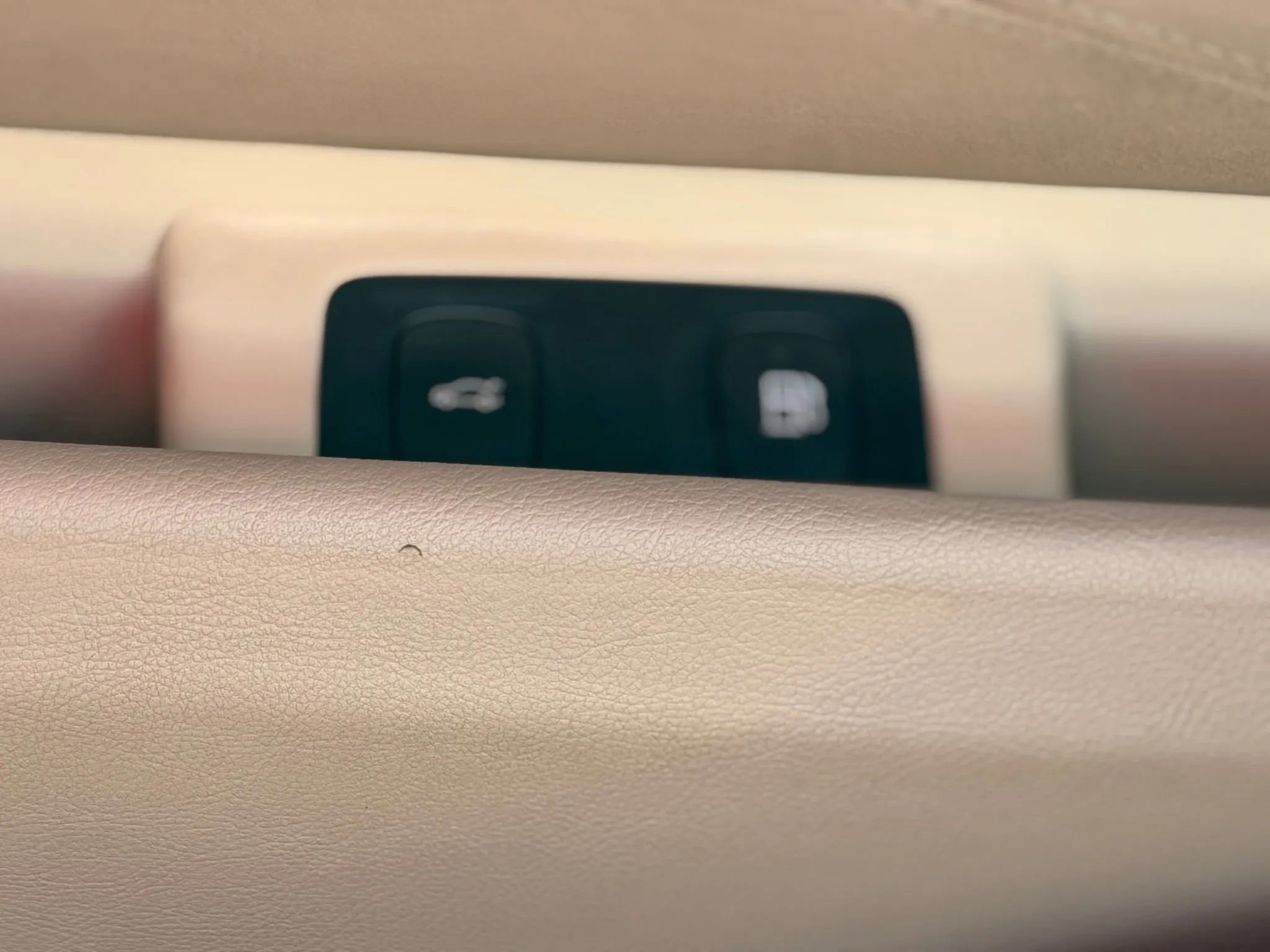 Used 2014 Cadillac ELR w/ Luxury Package image 35