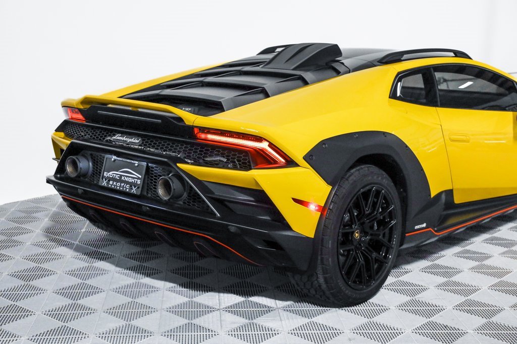 Used 2023 Lamborghini Huracan Sterrato image 5